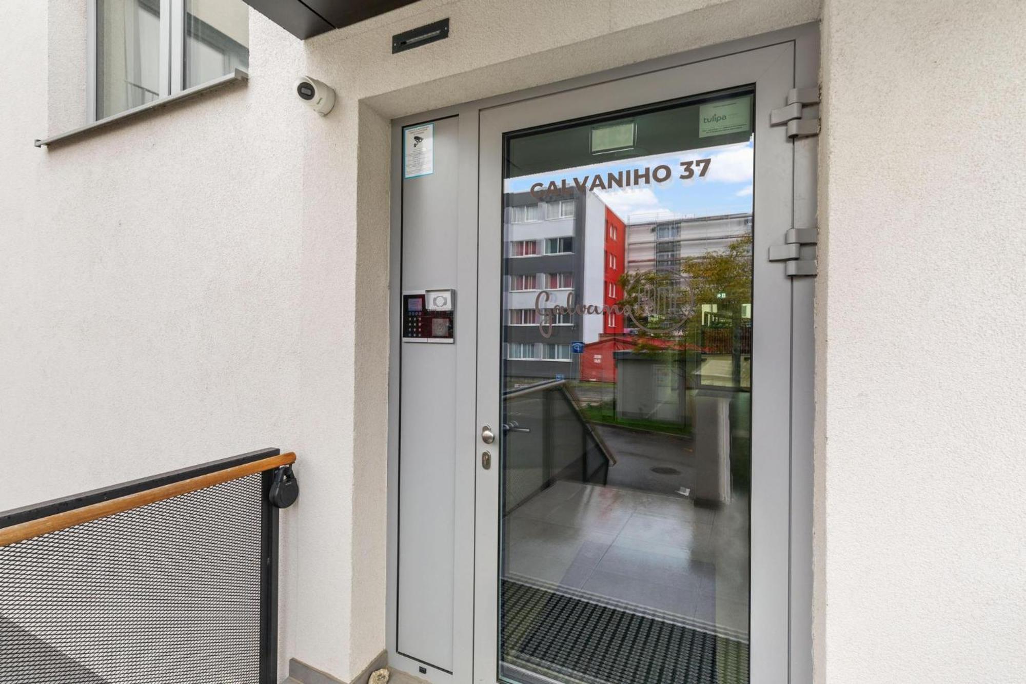 Ah Galvaniho Free Parking Bratislava Buitenkant foto